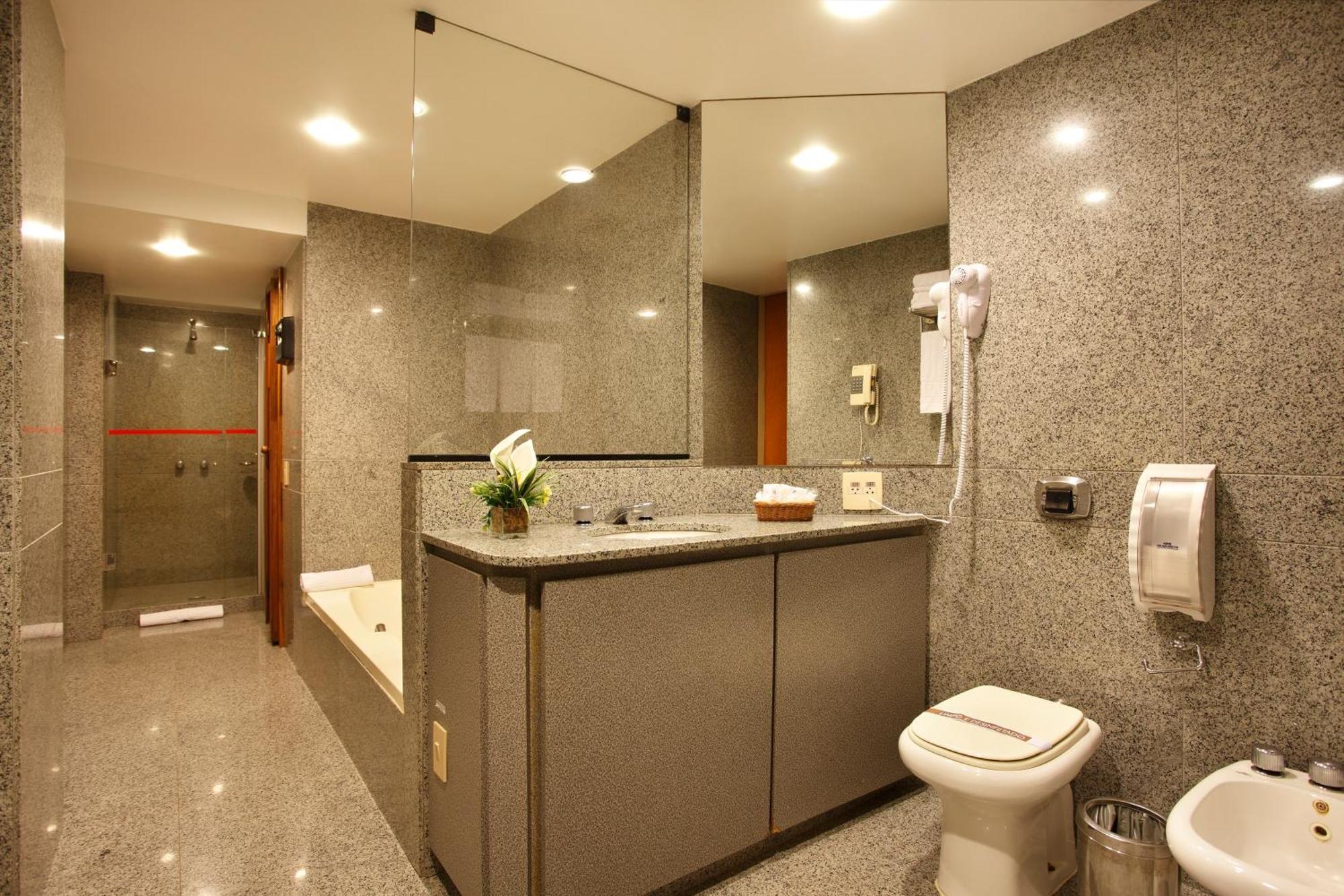 Queen Suite Spa Bath