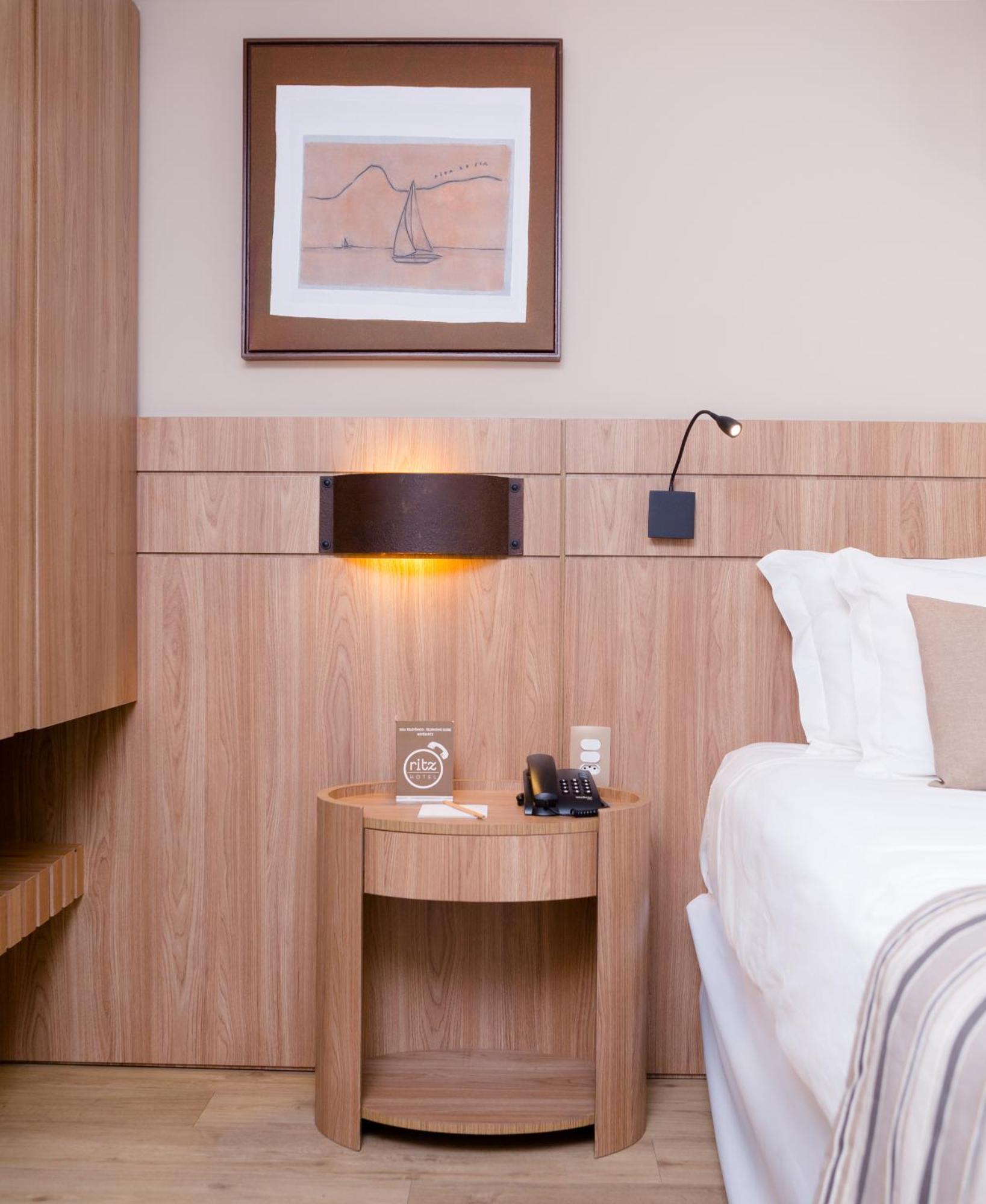 Executive Double Room with Balcony,825952187:JPEG