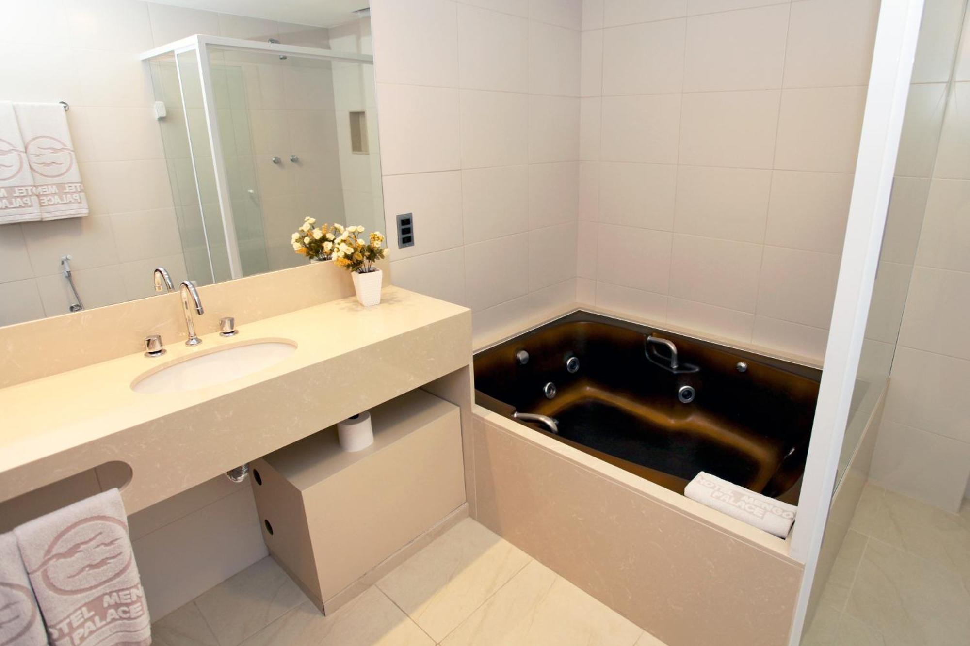 Double Suite Bathtub