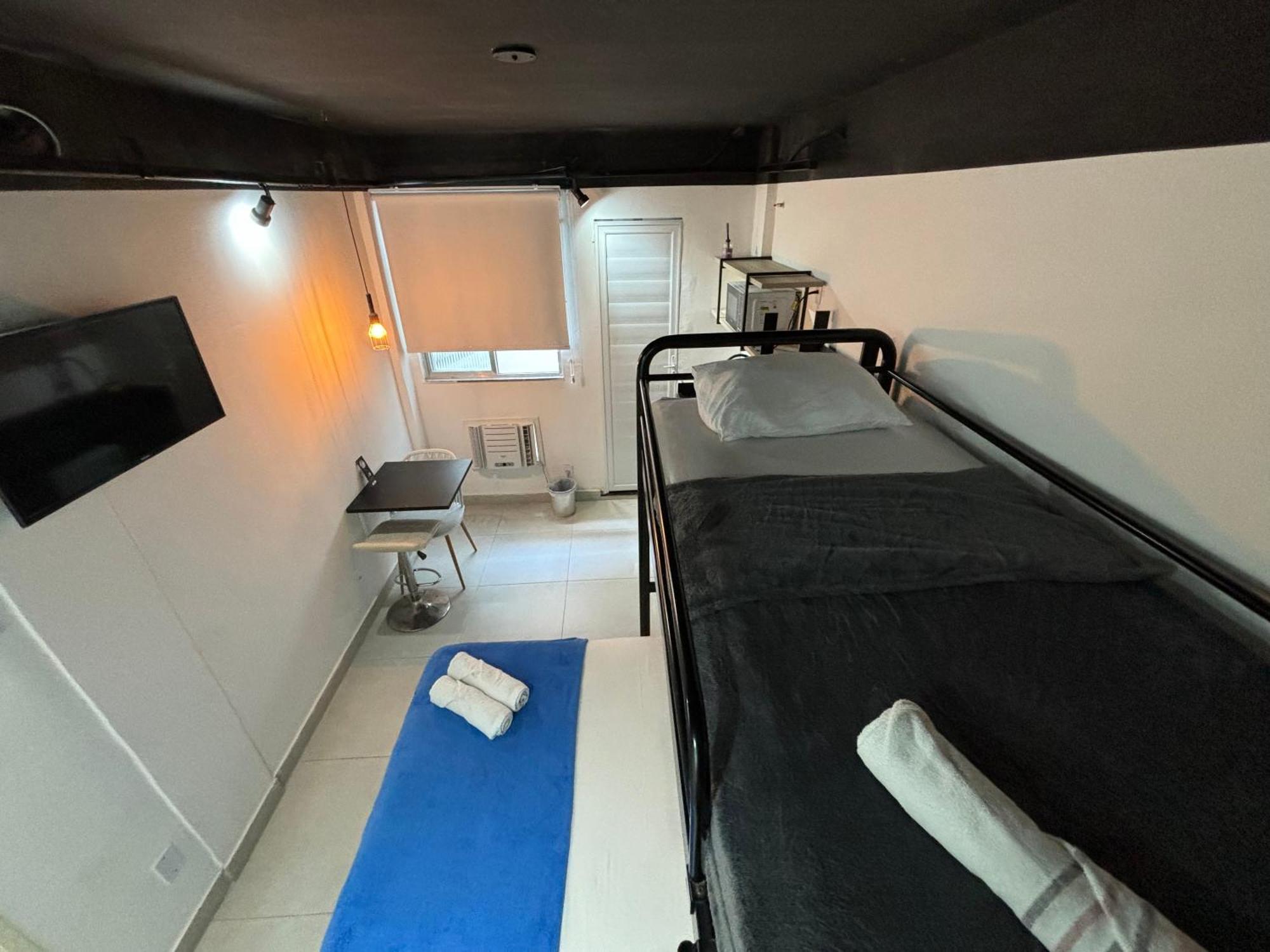 Quarto Triplo com Banheiro