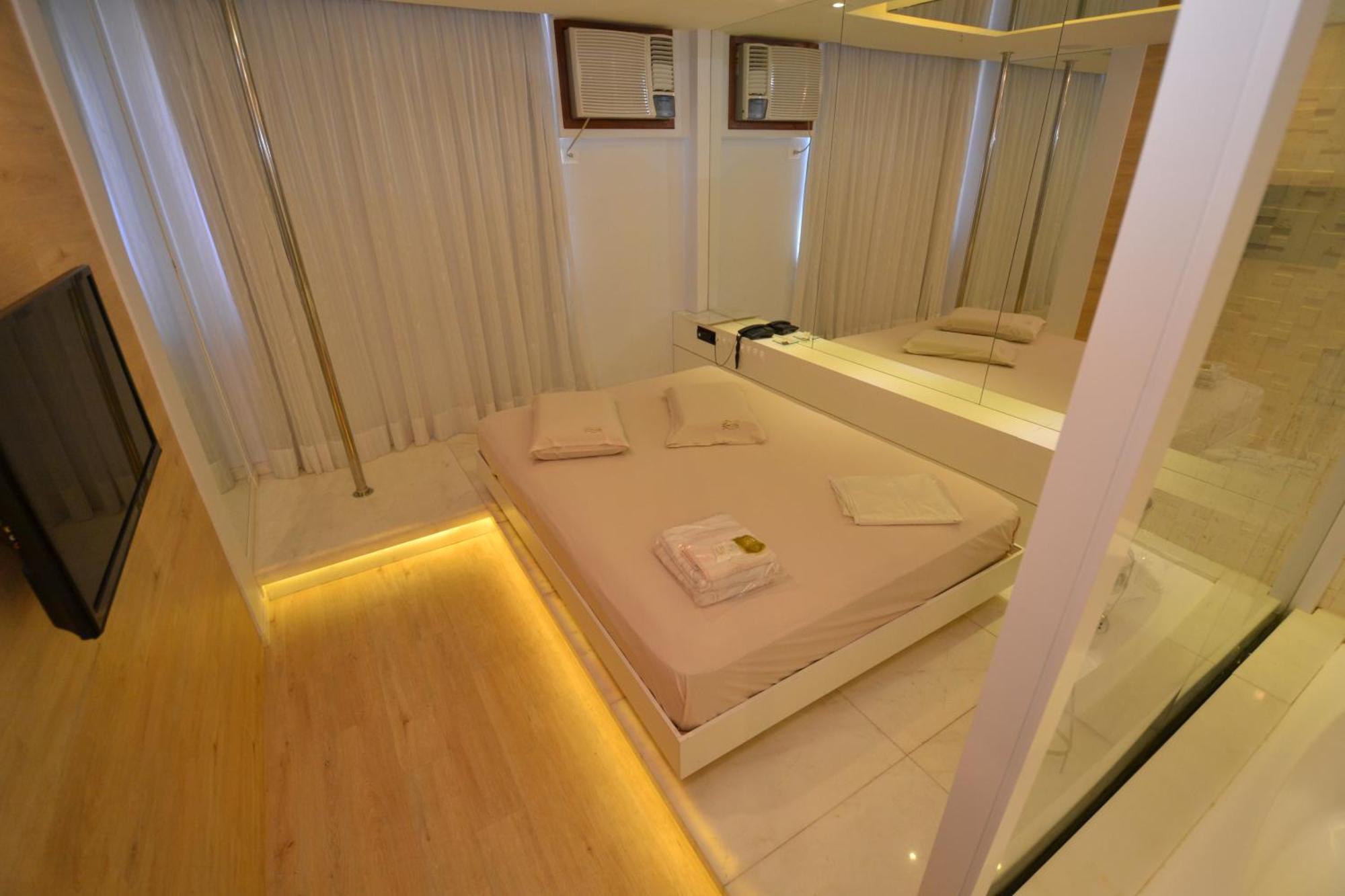 Luxury Suite Spa Bath