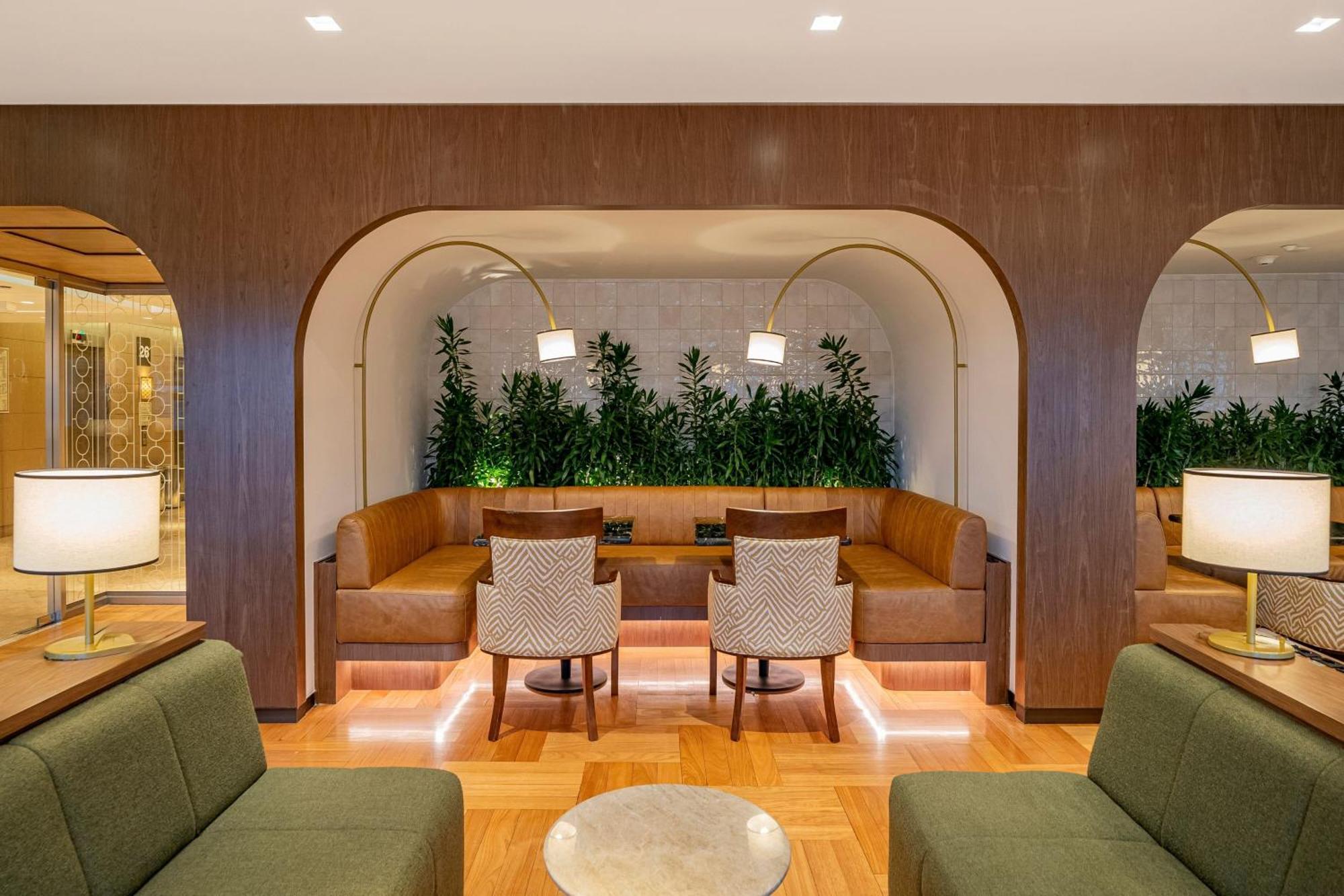 Club lounge access Presidential Suite 1 King Oceanfront
