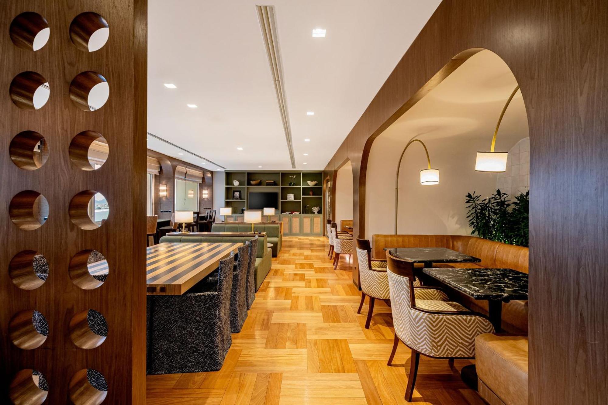 Club lounge access Presidential Suite 1 King Oceanfront