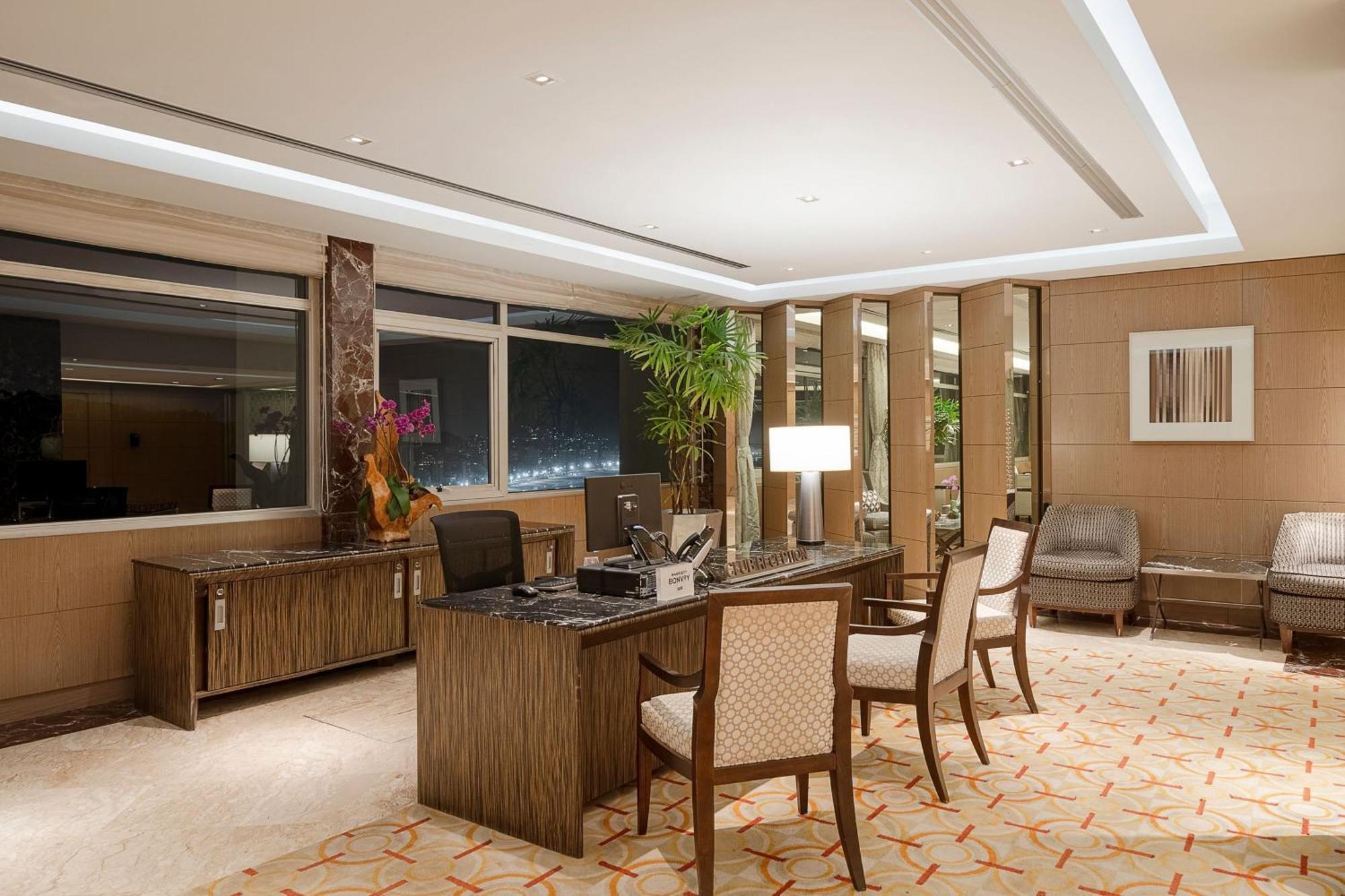 Club lounge access Presidential Suite 1 King Oceanfront