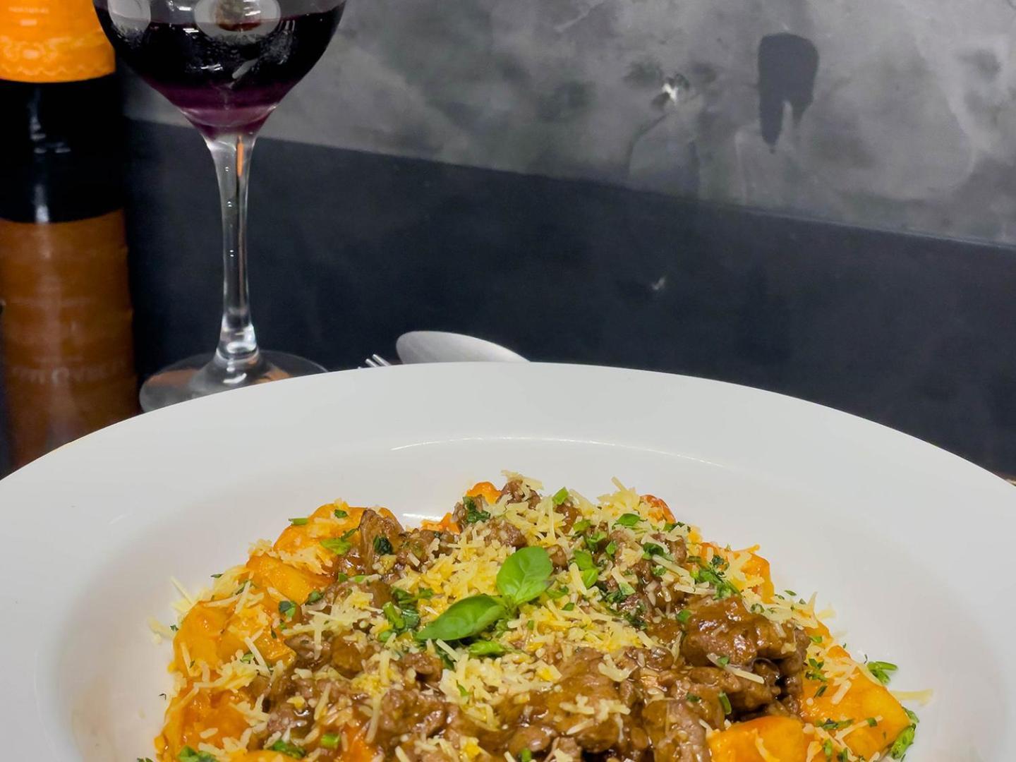 Suite with Private Pool,1637715272:JPEG