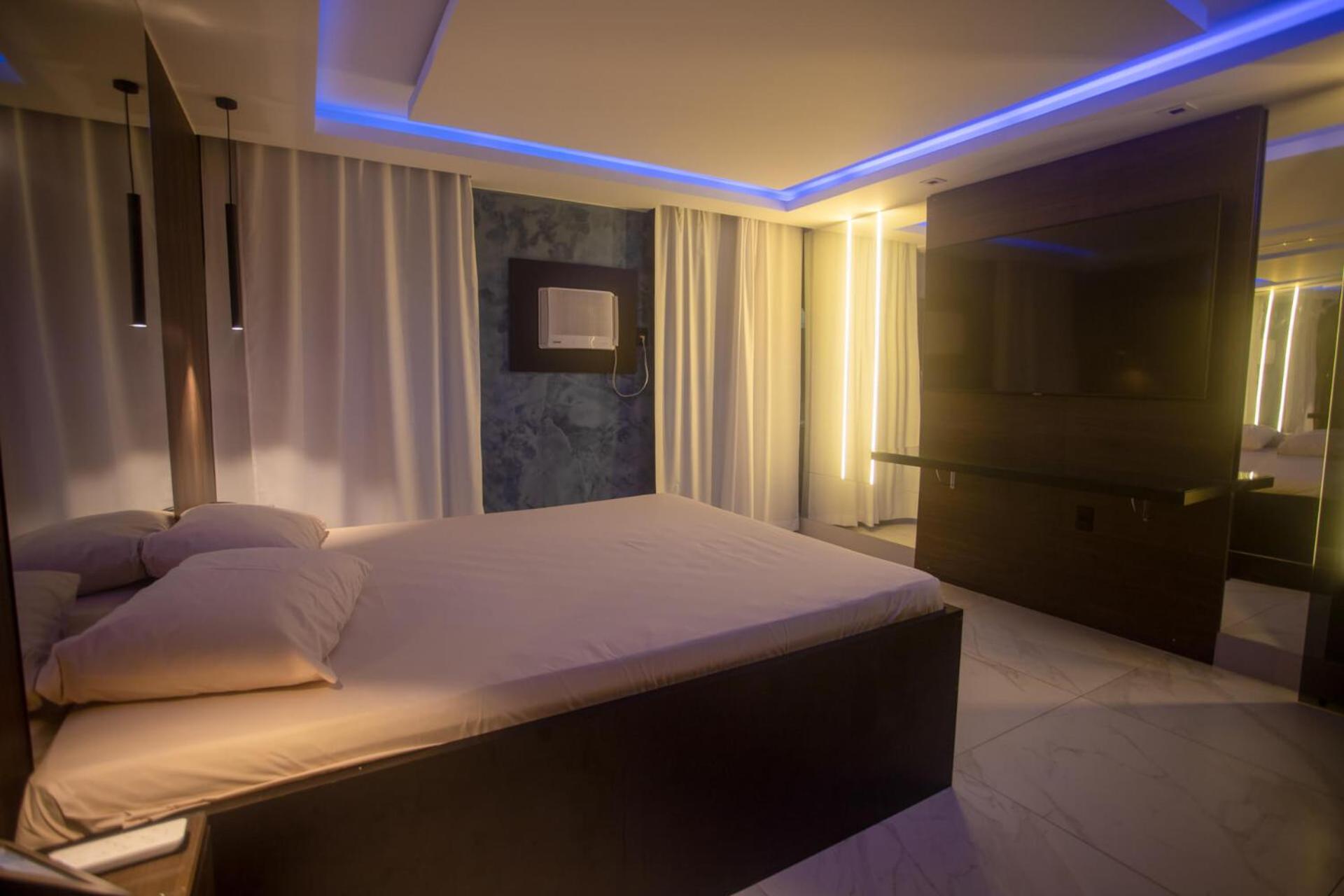 Suite with Private Pool,1637715351:JPEG