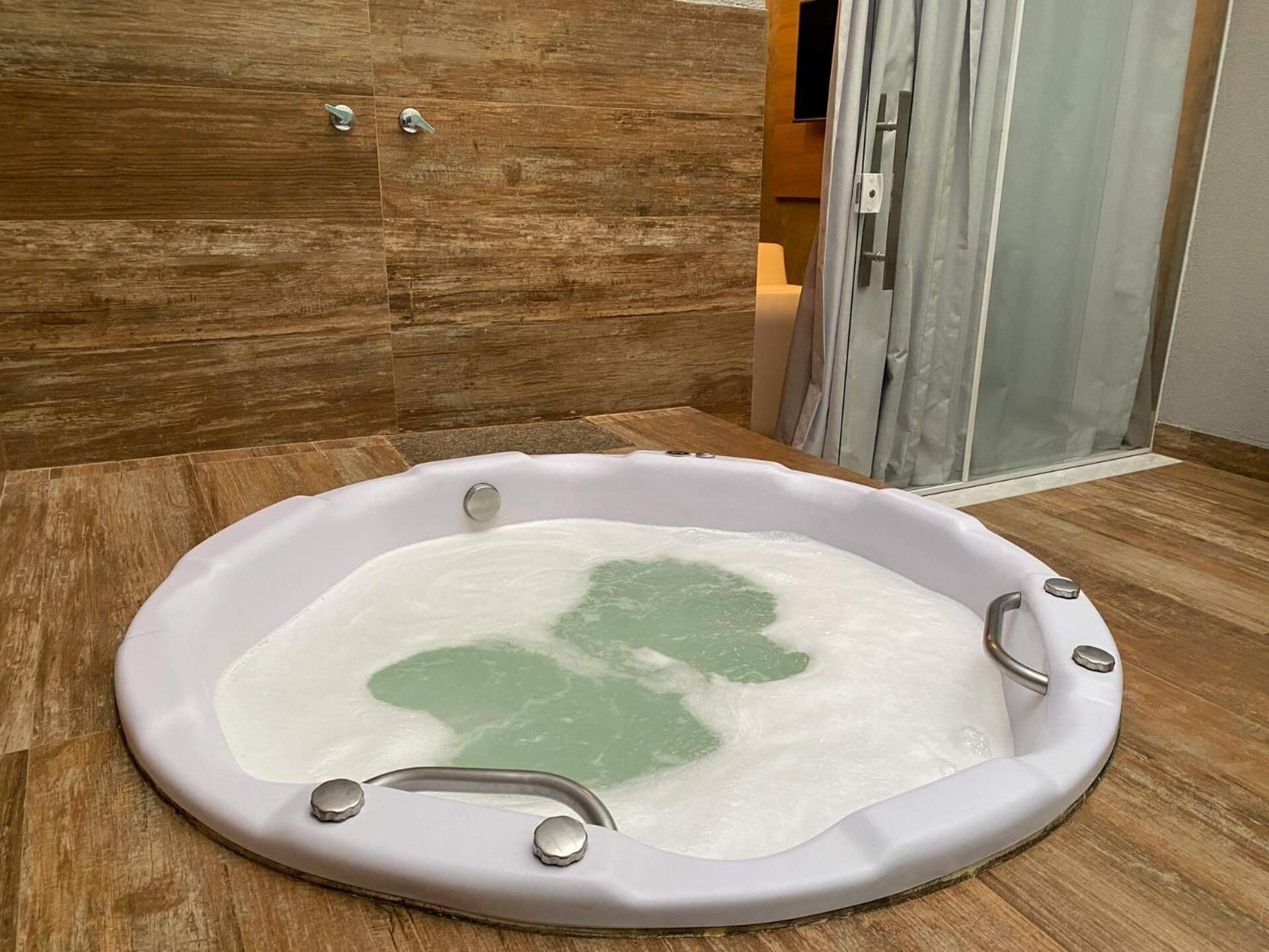 Suite Hot Tub