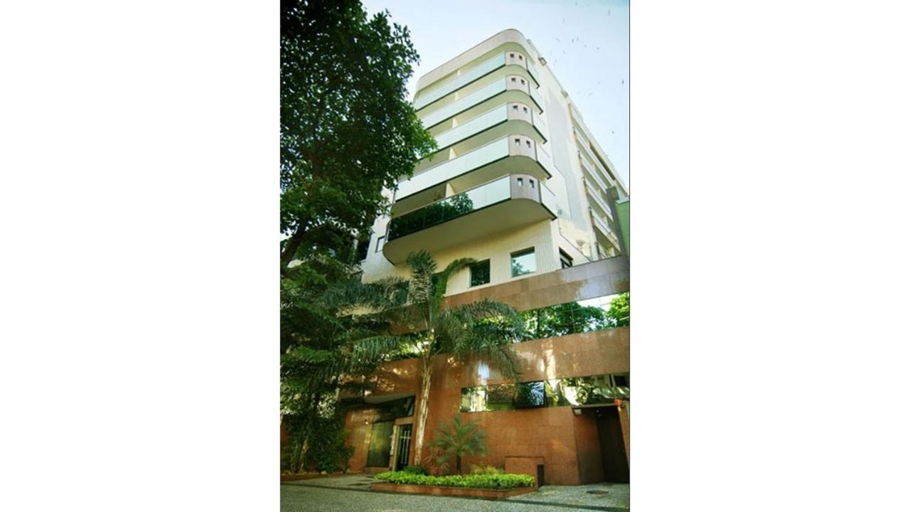 Superior One-Bedroom Apartment Balcony