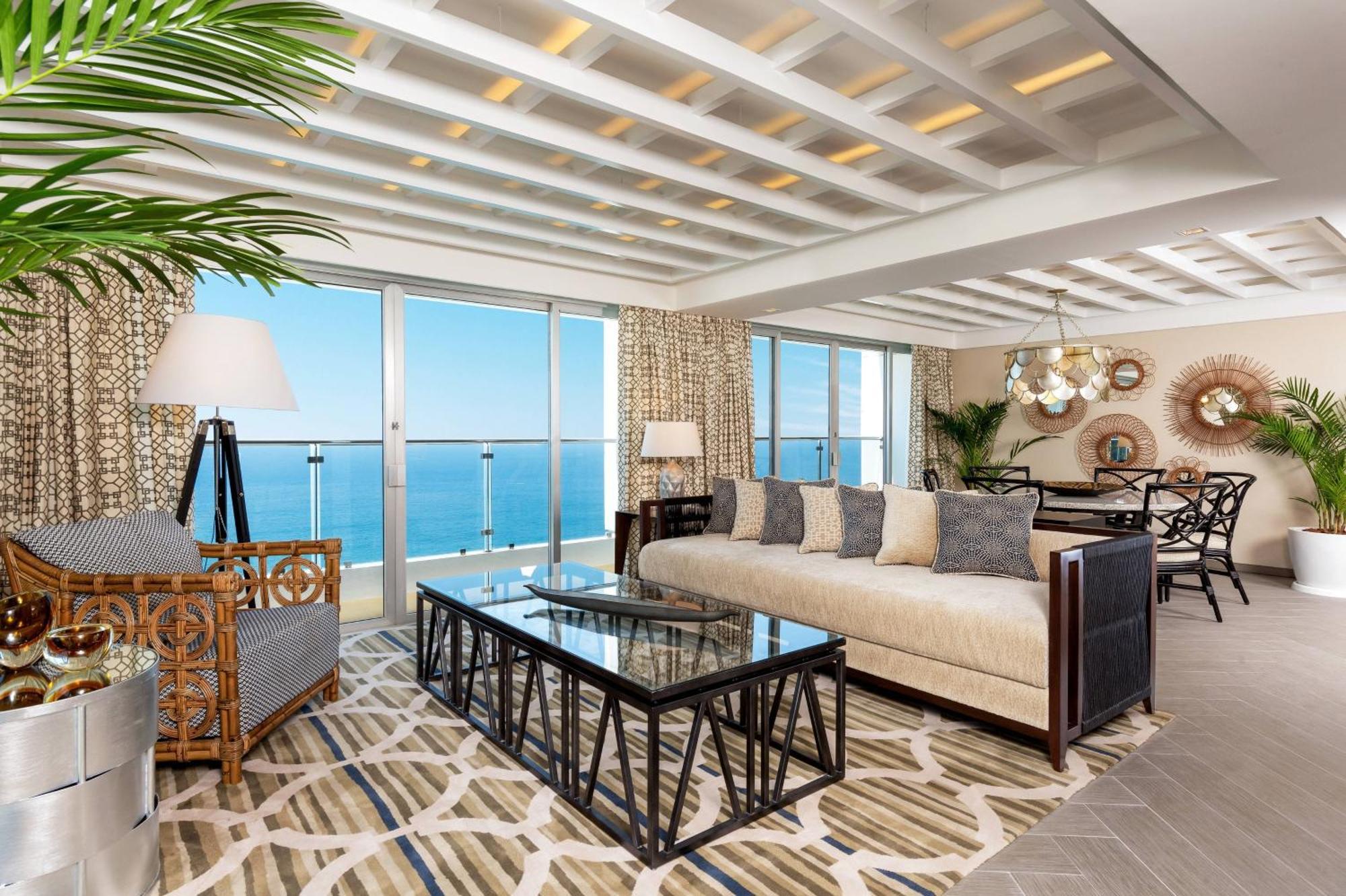 Club lounge access Vice Presidential Suite 1 King Balcony