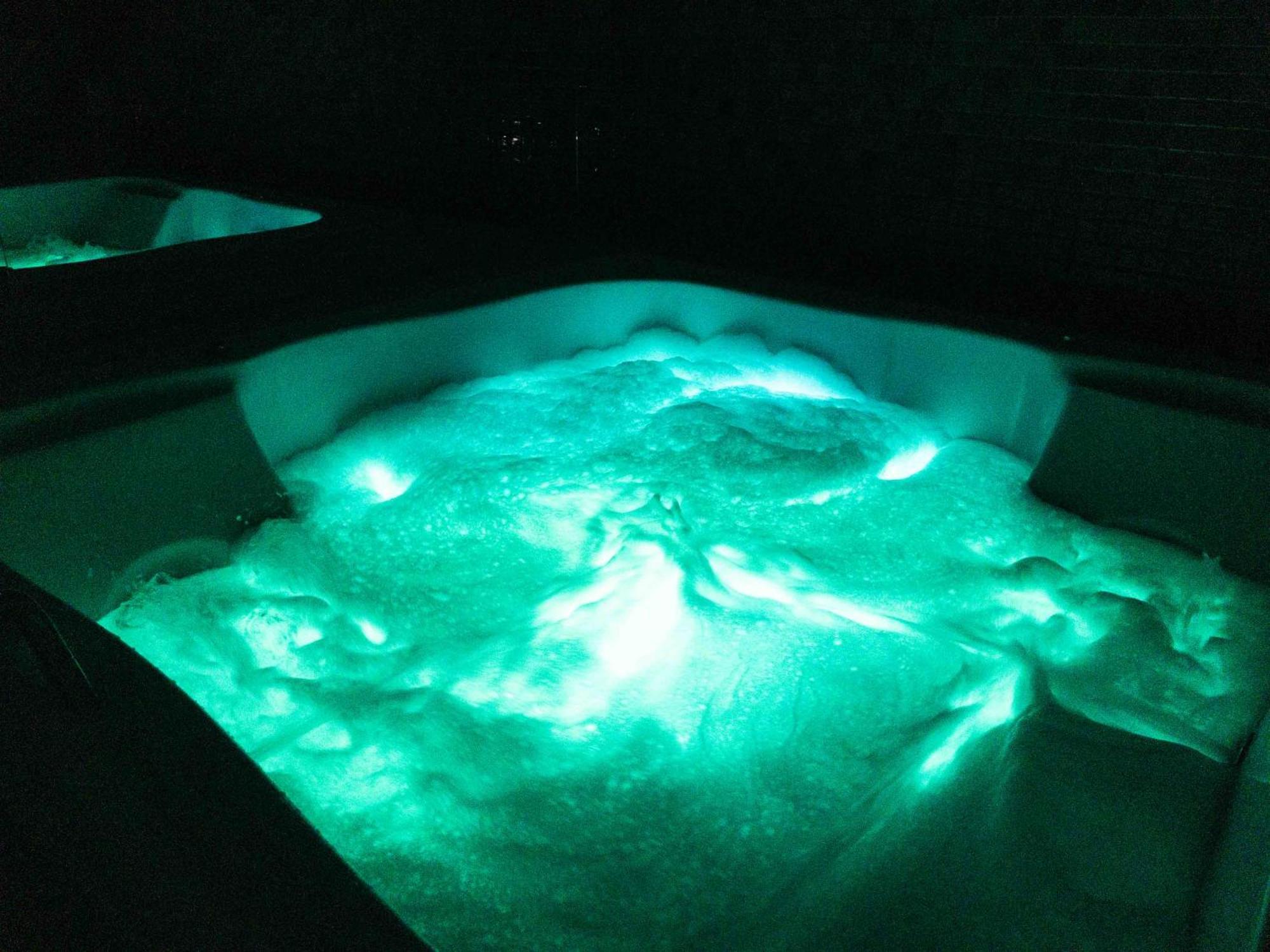 Deluxe Suite Spa Bath