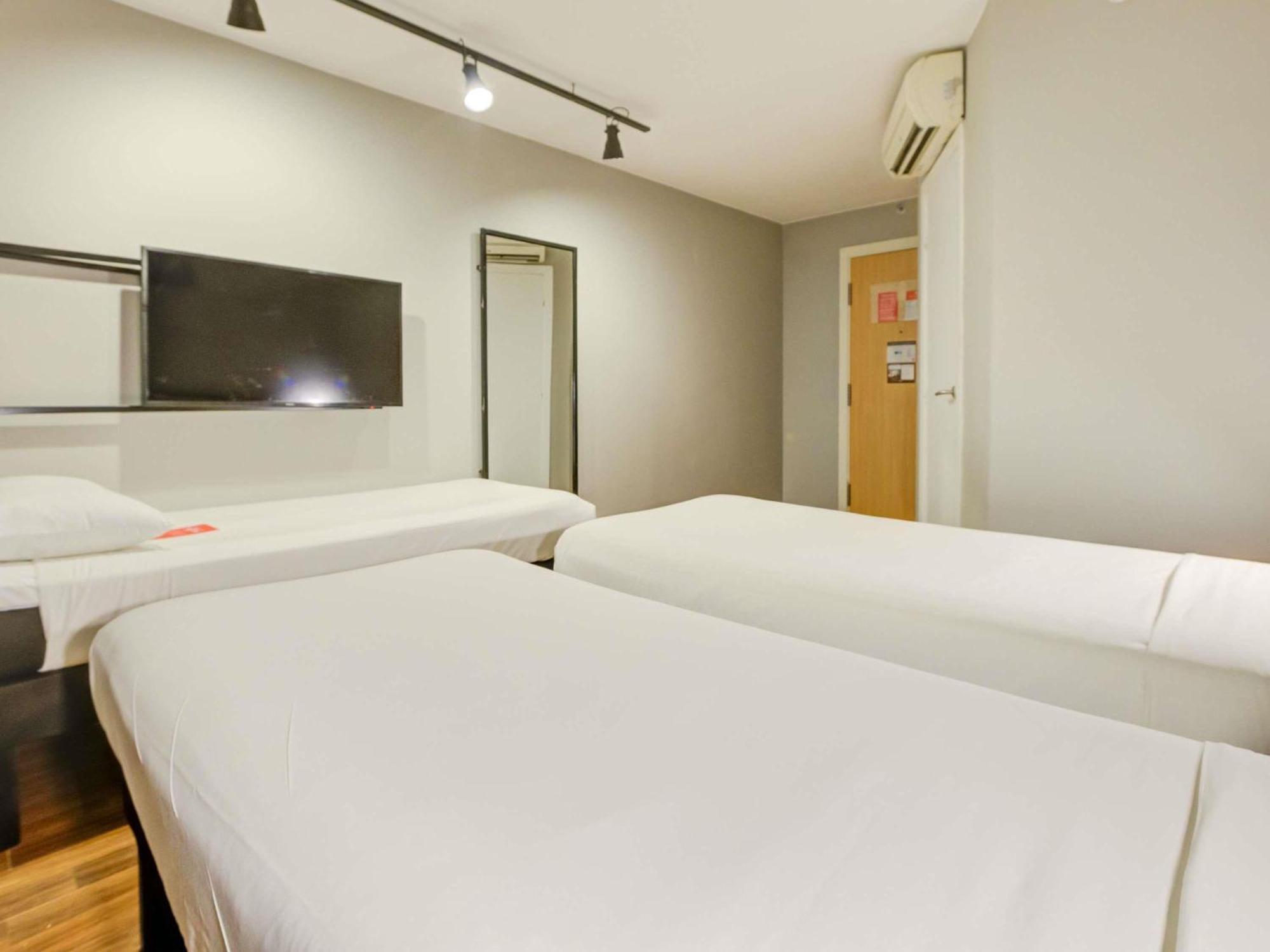 Standard Apartment Three Single Beds