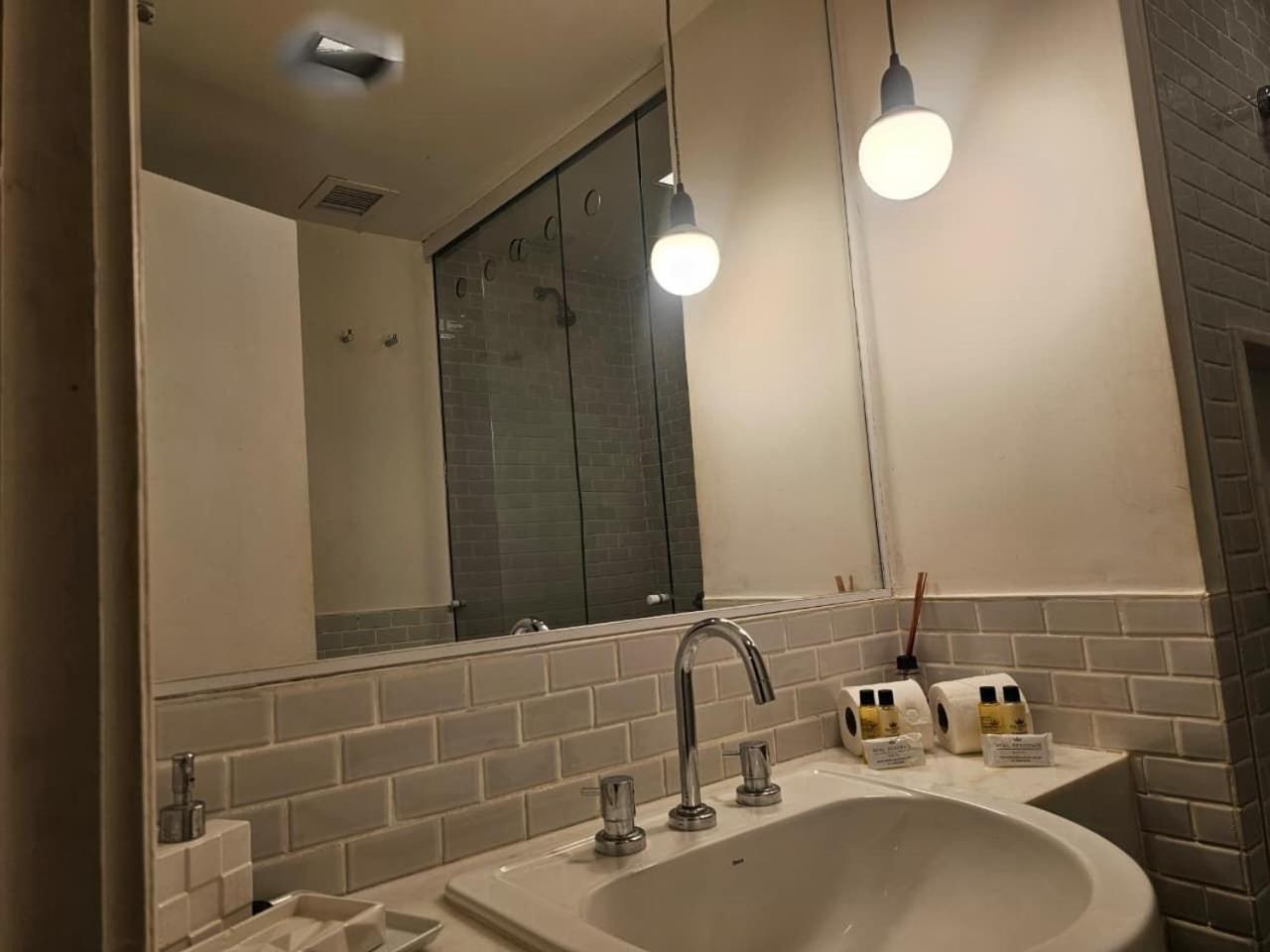 Deluxe One-Bedroom Apartment