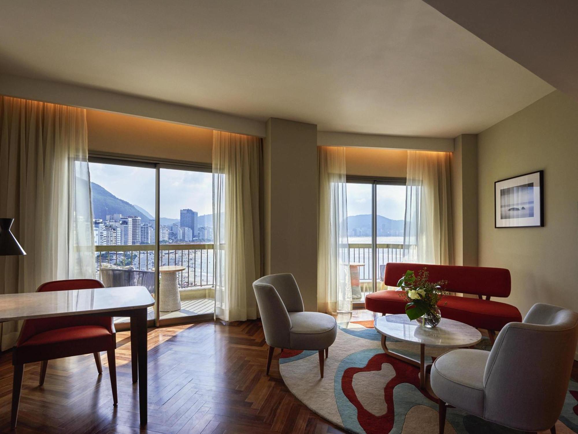Suite King Ouro com 1 Quarto e Vista Mar