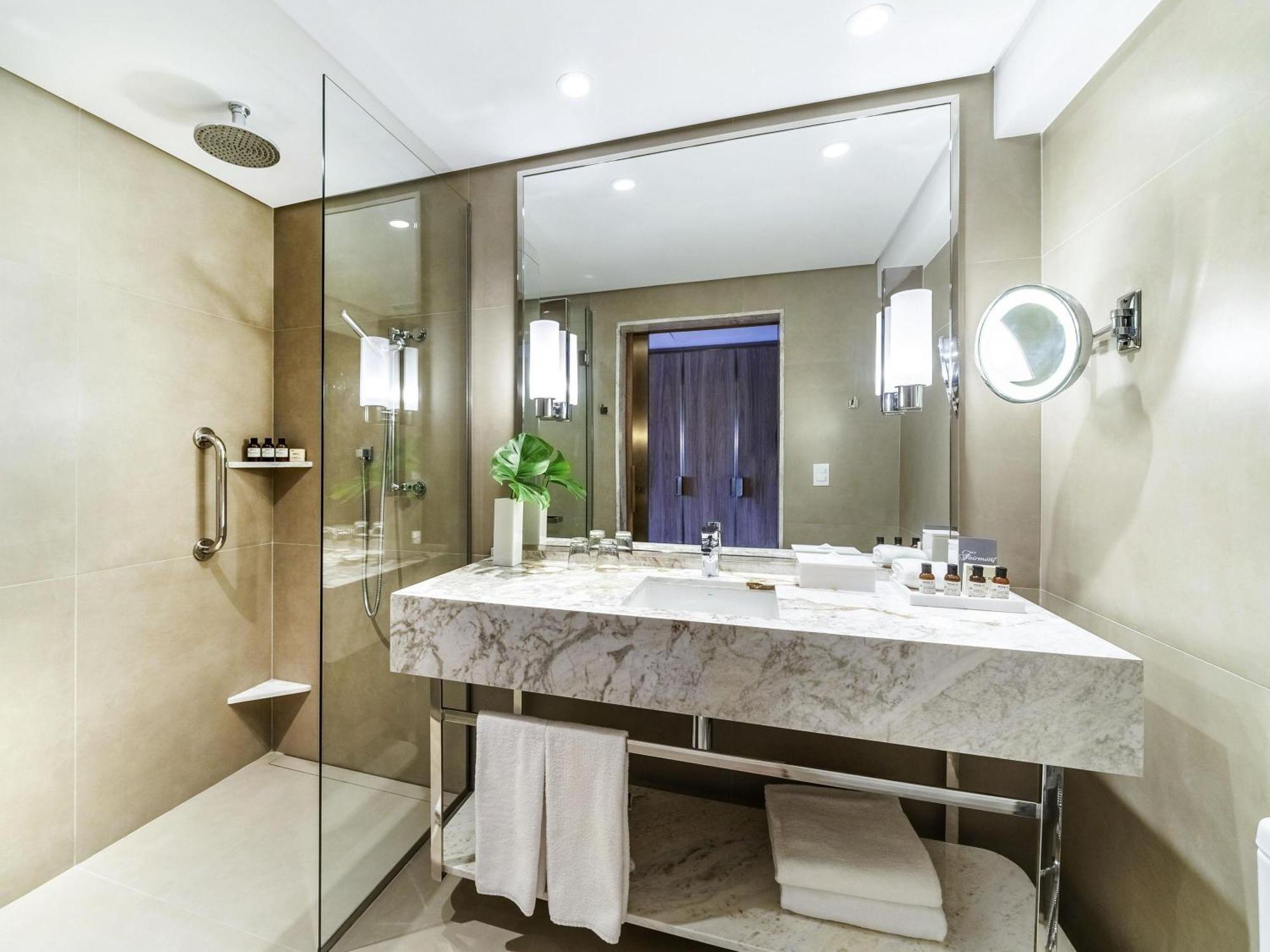 Quarto Twin Fairmont Gold com Vista da Cidade