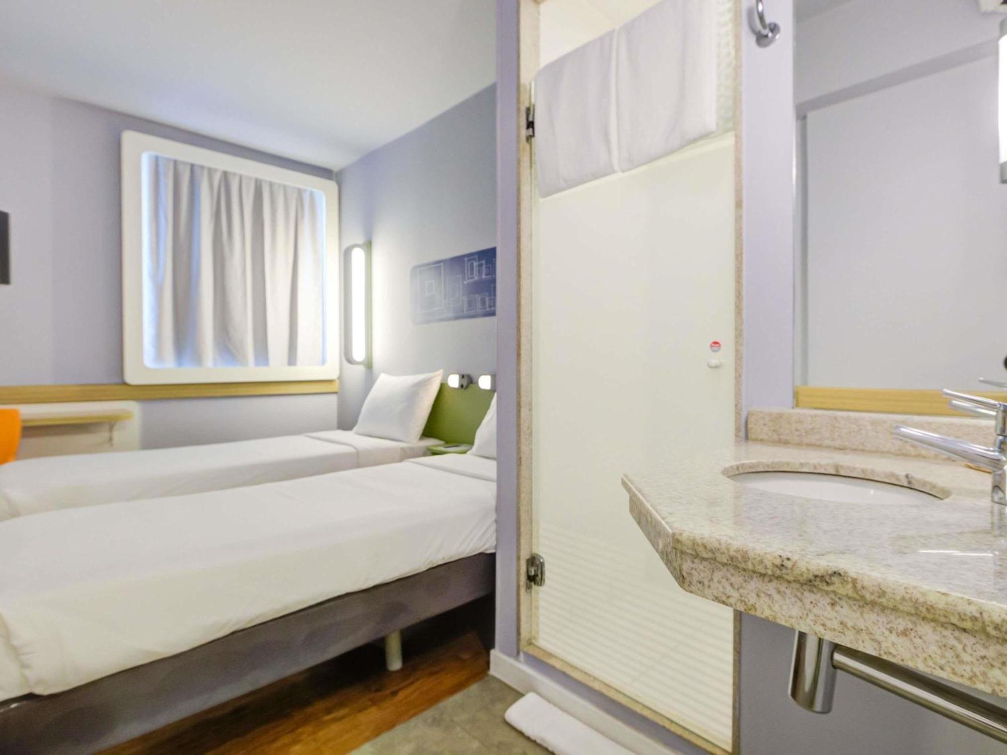 Apartment Twin Beds