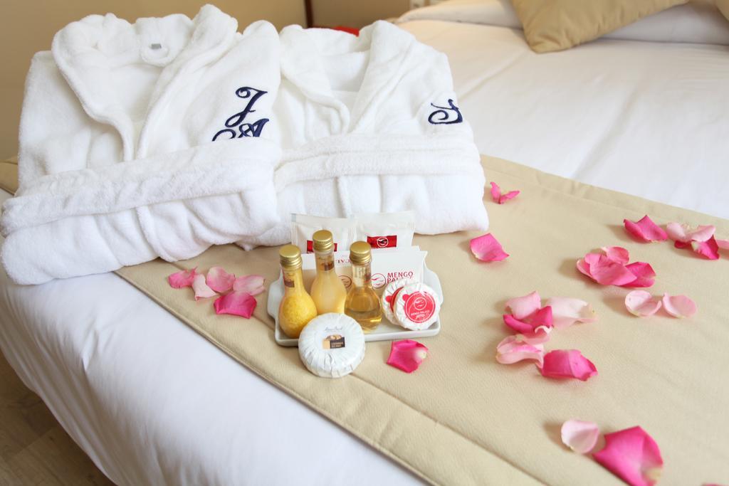 Double Suite Bathtub