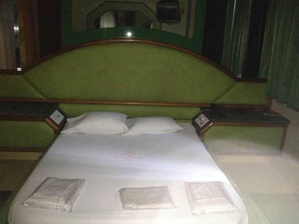 Standard Double Room,250811365:JPEG