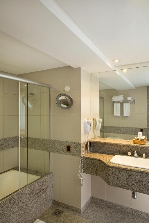 Triple Room Bath