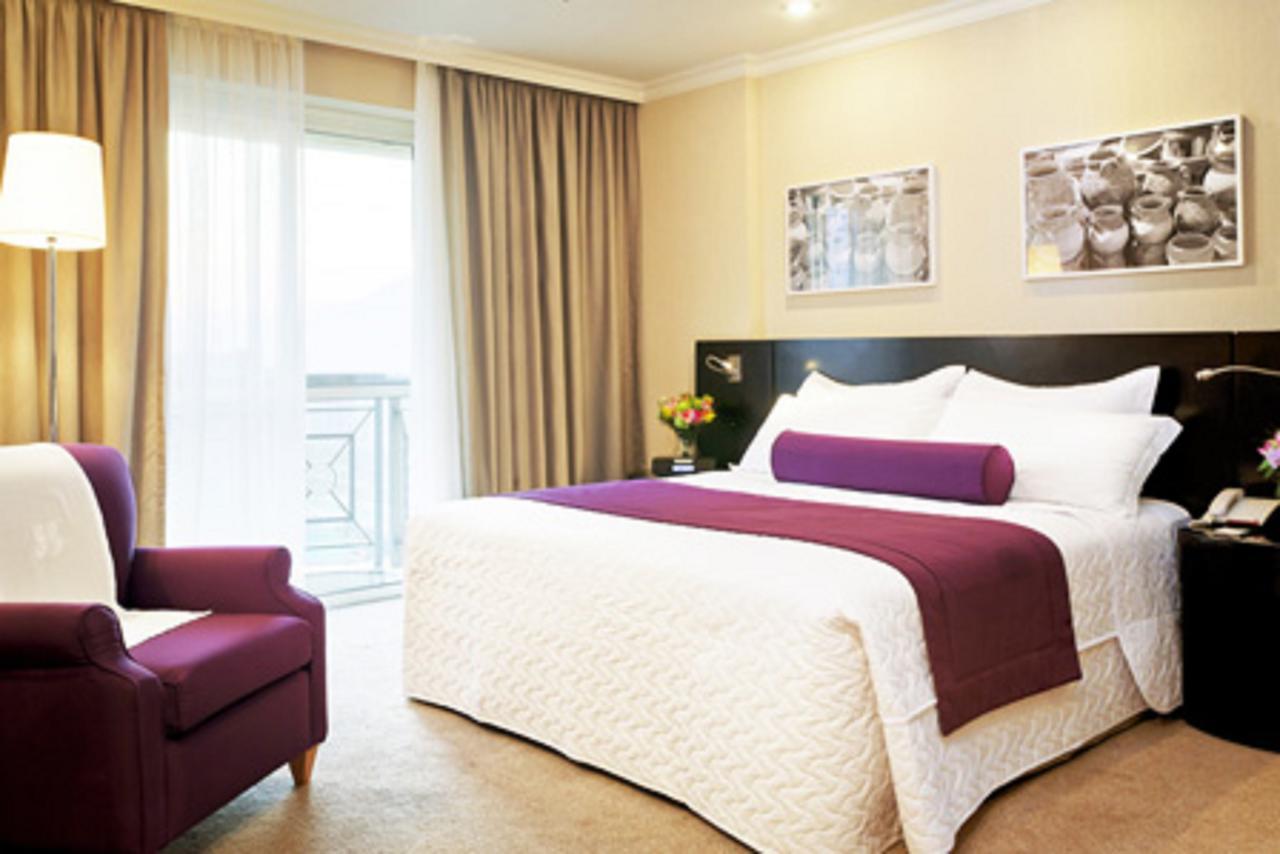 Premium Single Room
