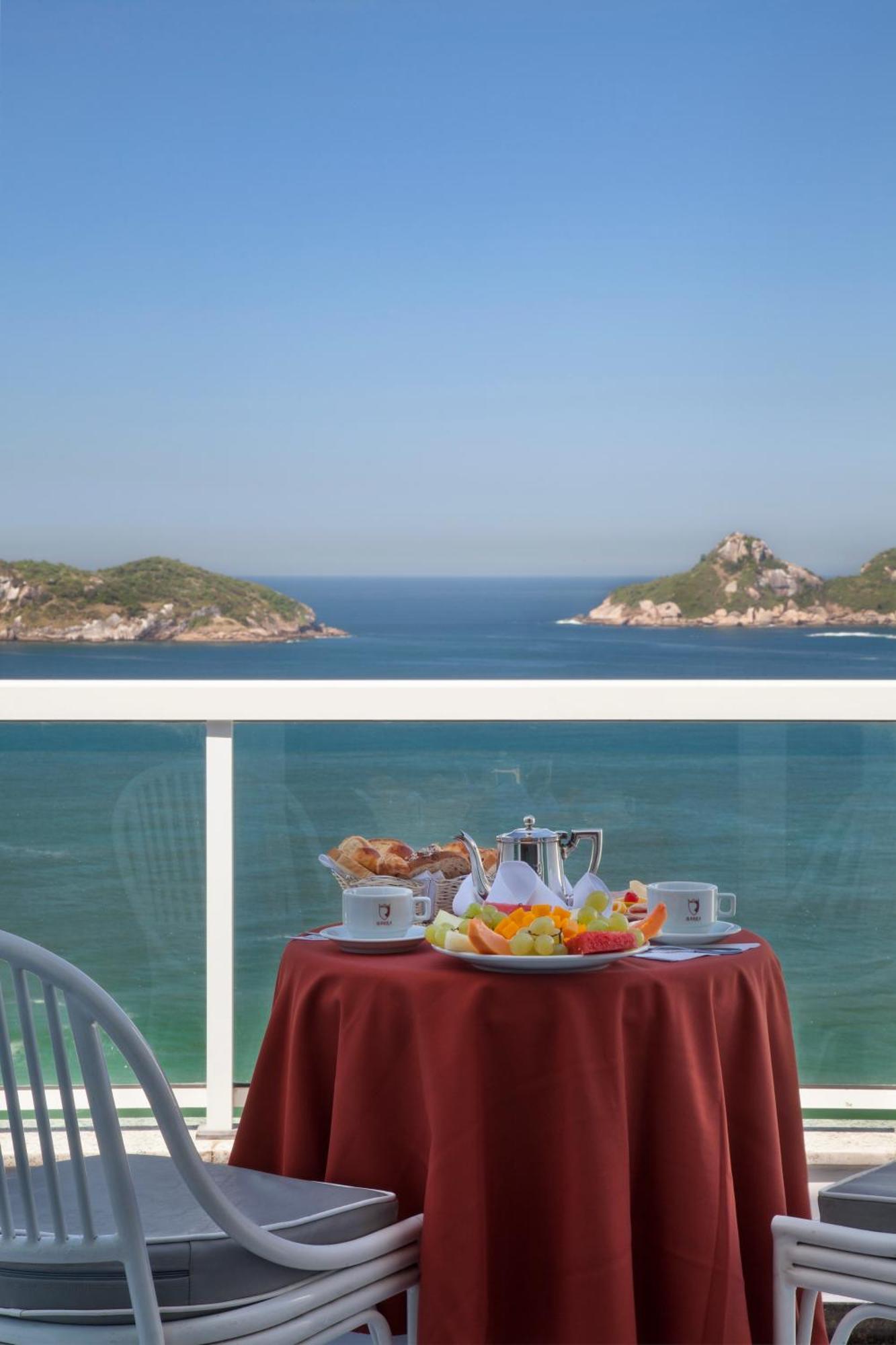 Quarto Deluxe com Cama de Casal ou 2 de Solteiro e Vista do Mar