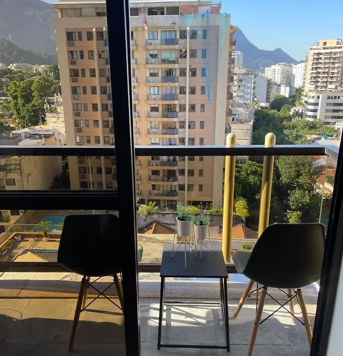 Flat no Leblon, 2 Quadras da Praia, Academia e Arrumação Diária na Rua Dias Ferreira by Tata-1