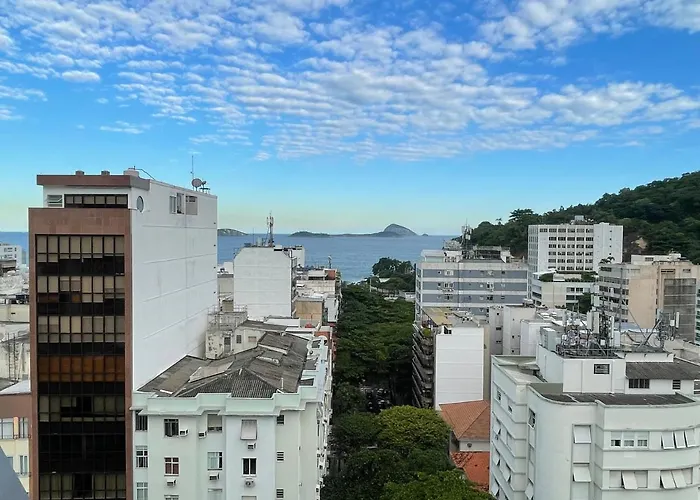 Flat no Leblon, 2 Quadras da Praia, Academia e Arrumação Diária na Rua Dias Ferreira by Tata Rio de Janeiro